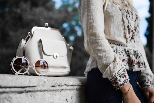 Photo white handbag