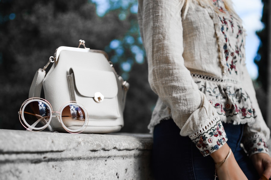 Photo white handbag
